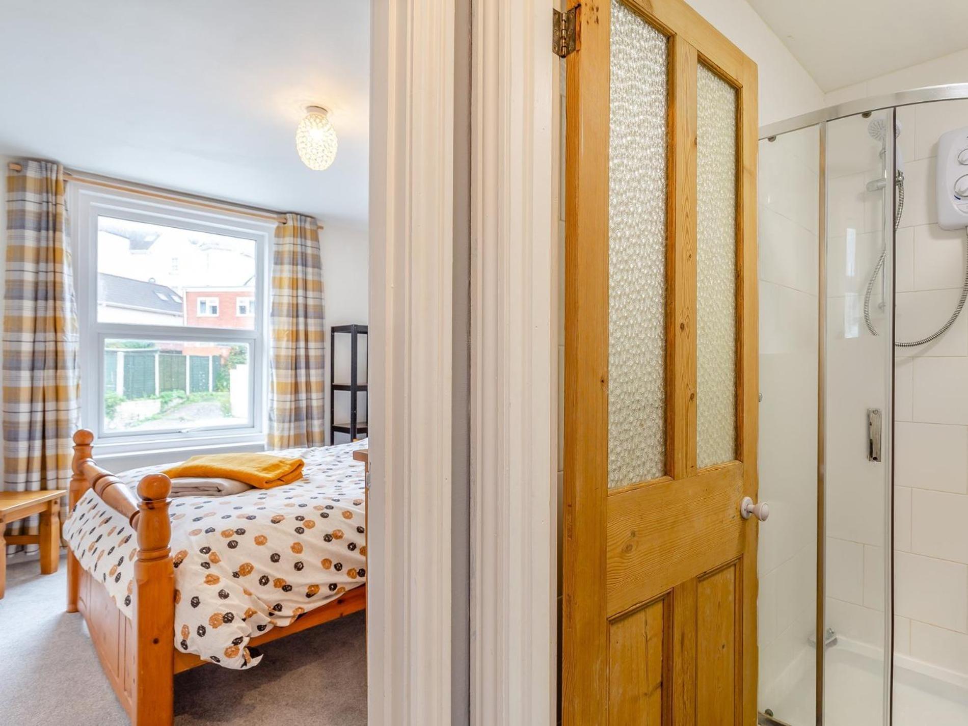 2 Bed In 93560 *